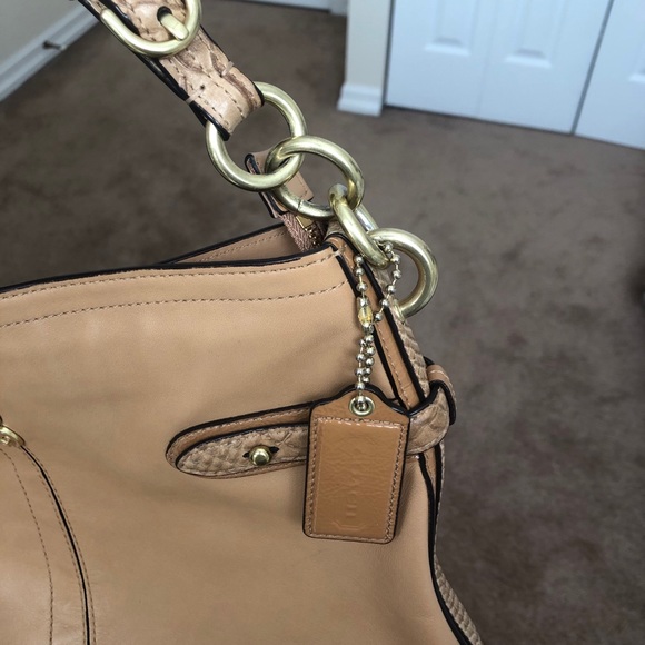 Coach Soft Leather Should Bag - Picture 2 of 6